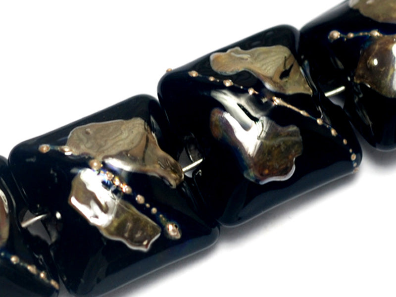 10204104 - Seven Elegant Black Metallic Pillow Beads