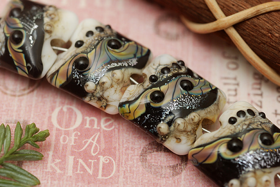 10204714 - Four Ravens Stardust Pillow Beads