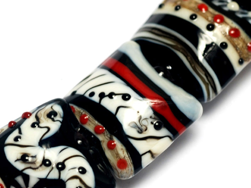 10205304 - Seven Dakota Quilt Pillow Beads