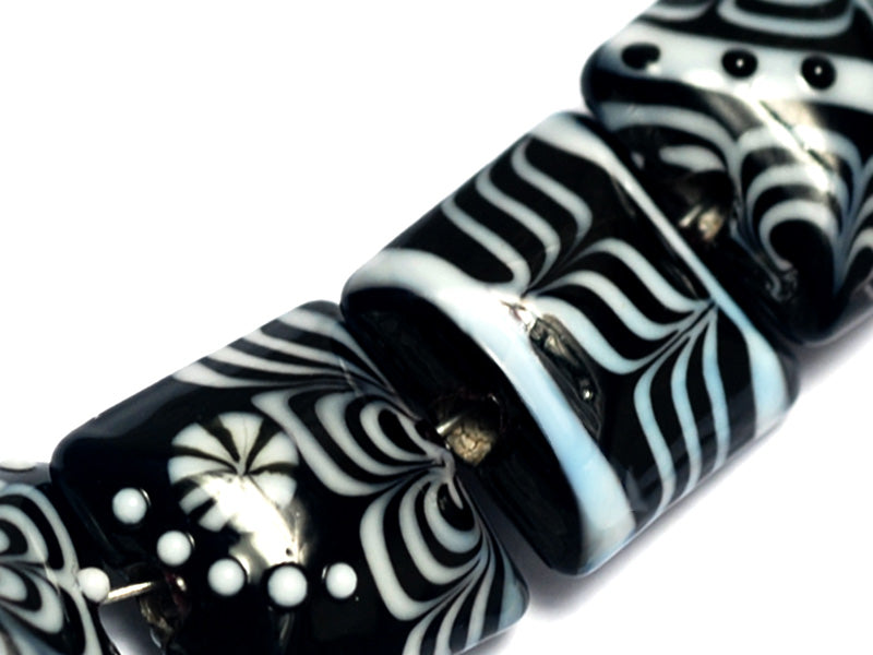 10205404 - Seven Elegant Lady Pillow Beads