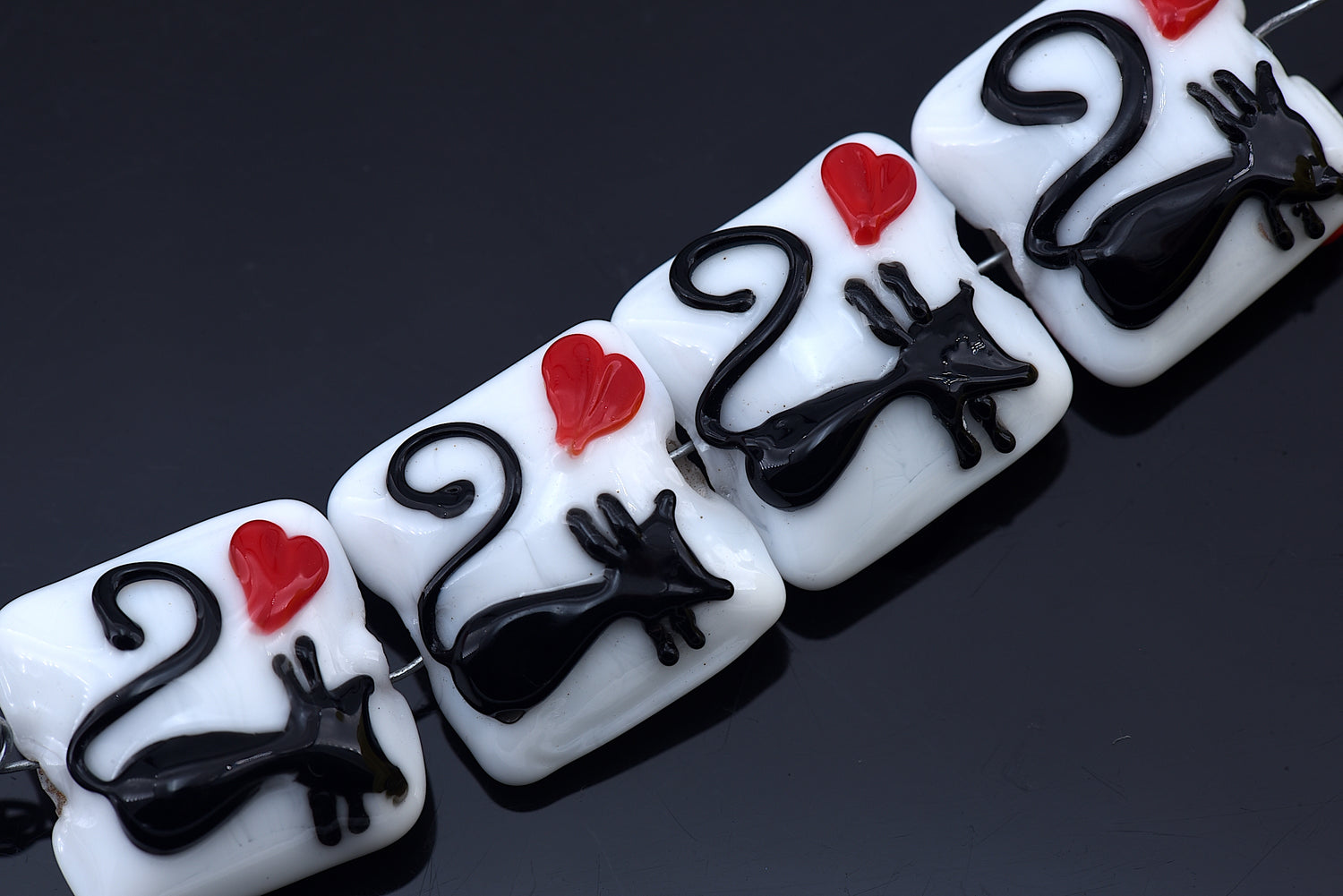 10205814 - Four Loving Cat Pillow Beads