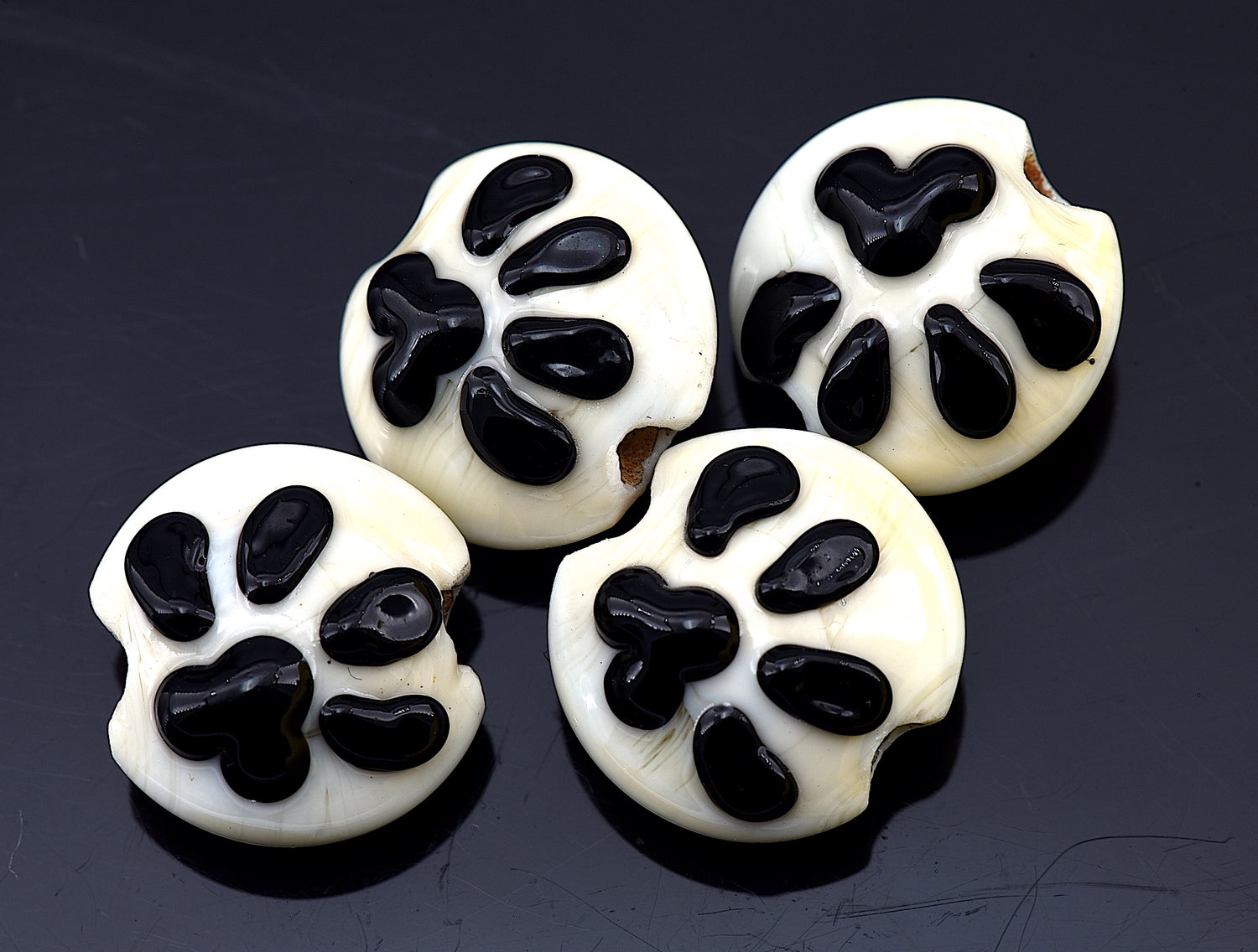 10306512- Four paw print Lentil Beads