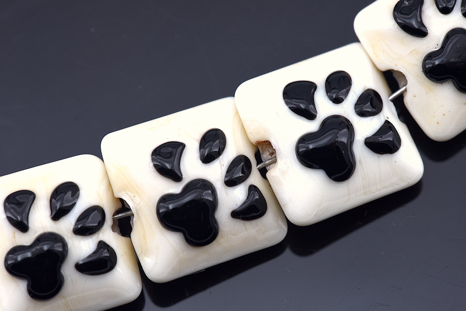 10306514 - Four Paw Print Pillow Beads