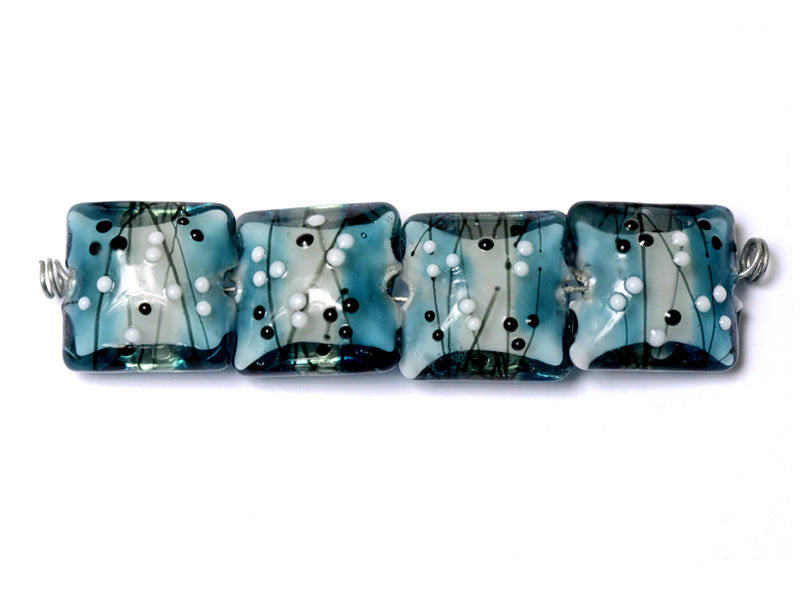 10412514 - Four Windjammer Party Pillow Beads