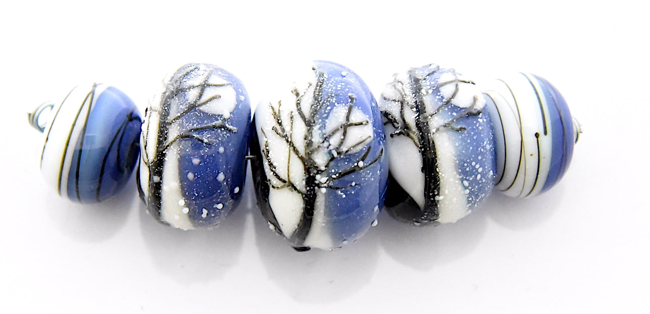 10415911 - Five Snow Night Rondelle Beads