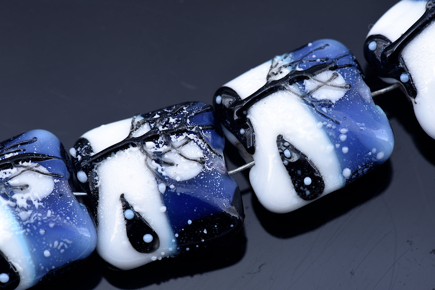 10415914 – Four Snow Night Pillow Beads