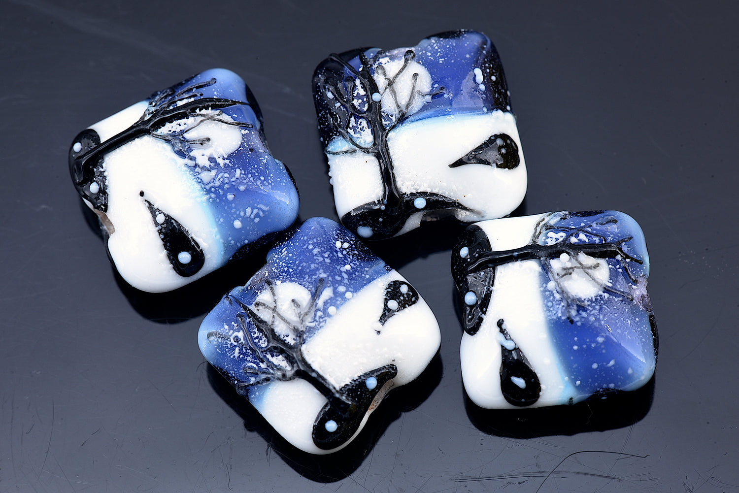 10415914 – Four Snow Night Pillow Beads