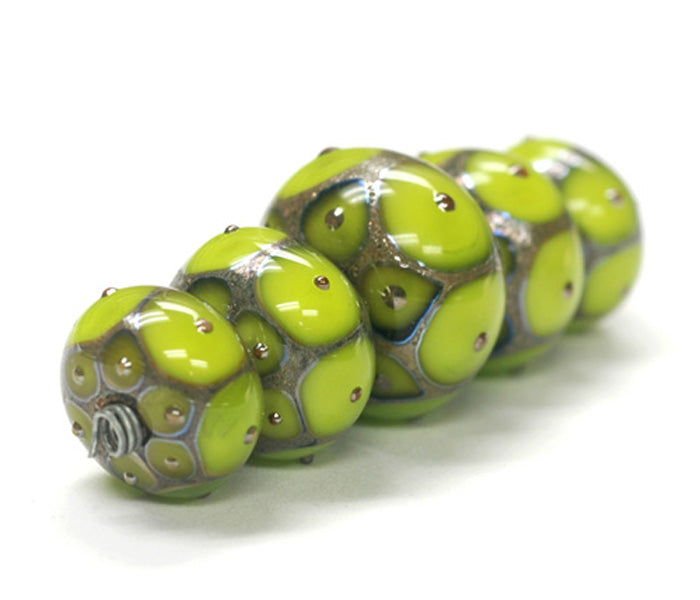 10505011 - Five Pear Green w/Metal Dots Graduated Rondelle Beads
