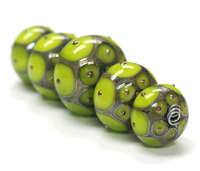 10505011 - Five Pear Green w/Metal Dots Graduated Rondelle Beads