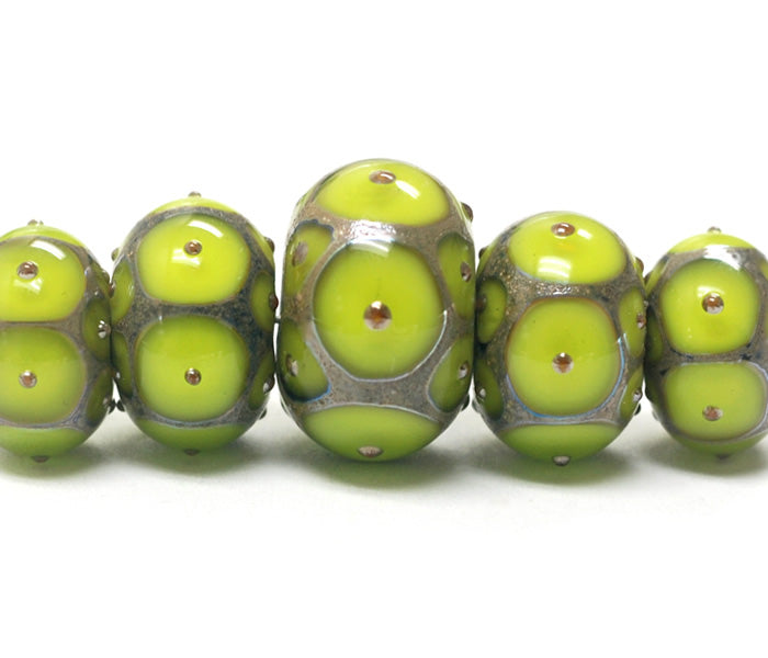 10505011 - Five Pear Green w/Metal Dots Graduated Rondelle Beads
