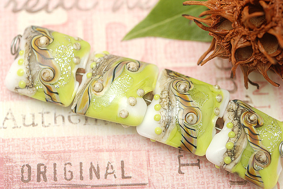 10505614 - Four Lime Stardust Pillow Beads