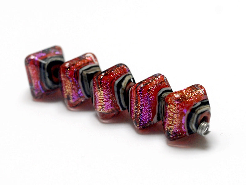 10706707 - Five Passion Pink Shimmer Crystal Shaped Beads