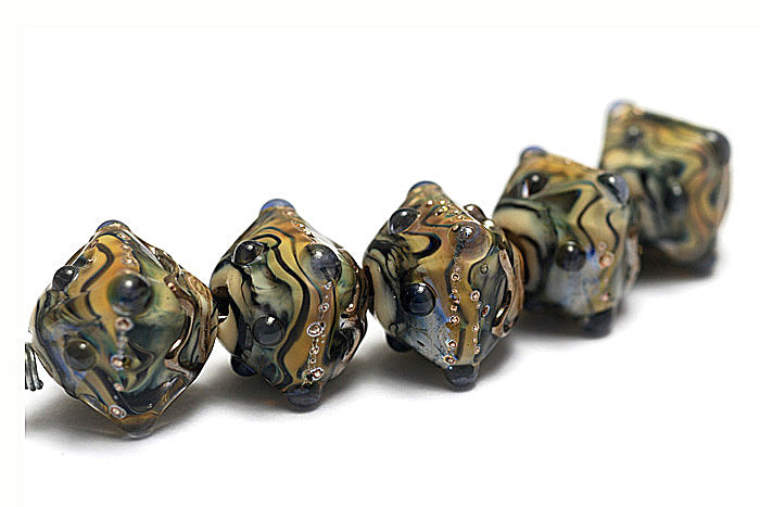 10902407 - Five Beige & Ivory Free Style Crystal Beads
