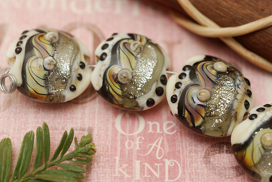 10902912 - Four Dreamers Stardust Lentil Beads