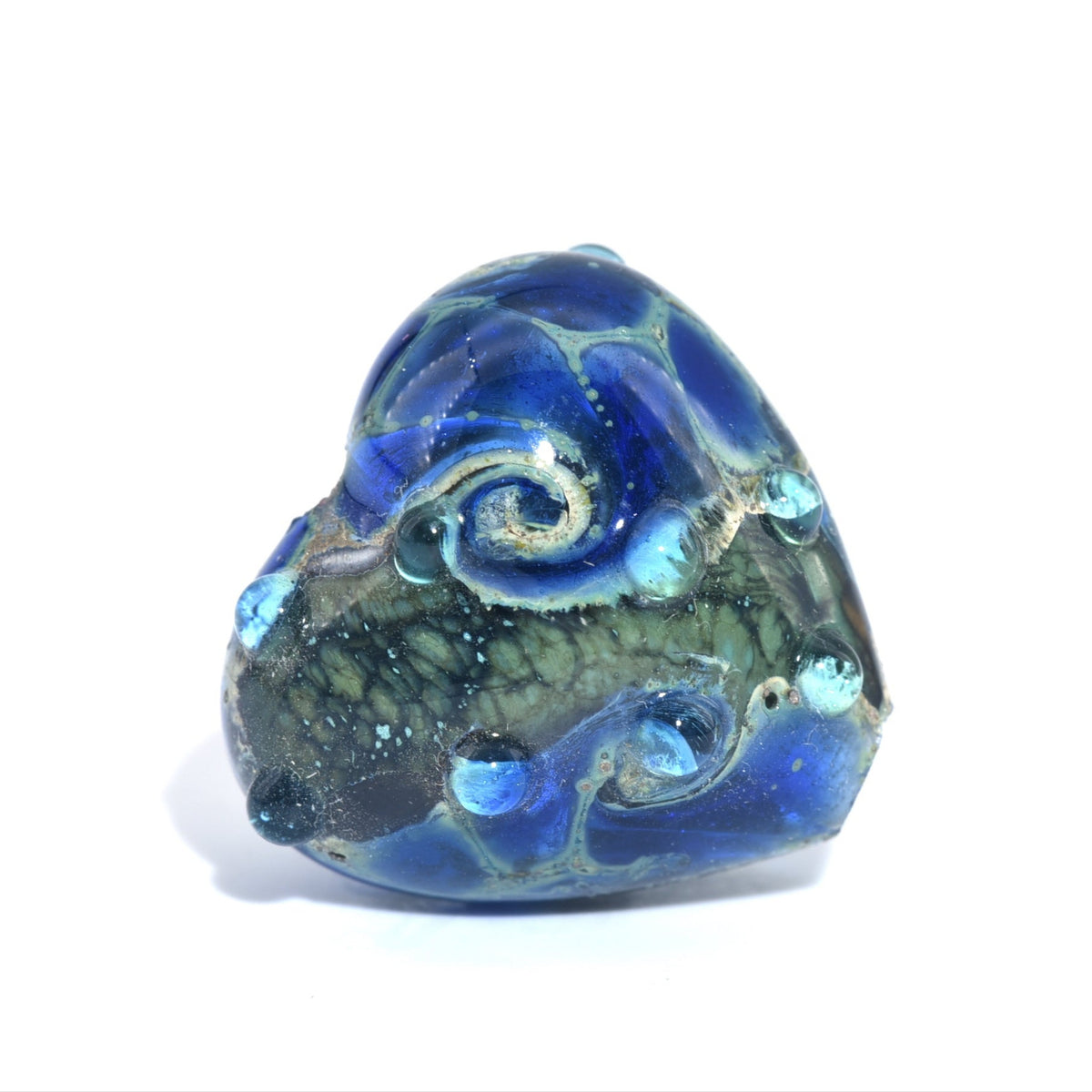 Glass sculpture of a wave on a white background