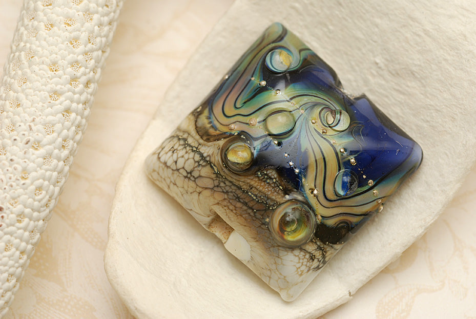 11815704 - Transparent Ink Blue w/Free Style Pillow Focal Bead