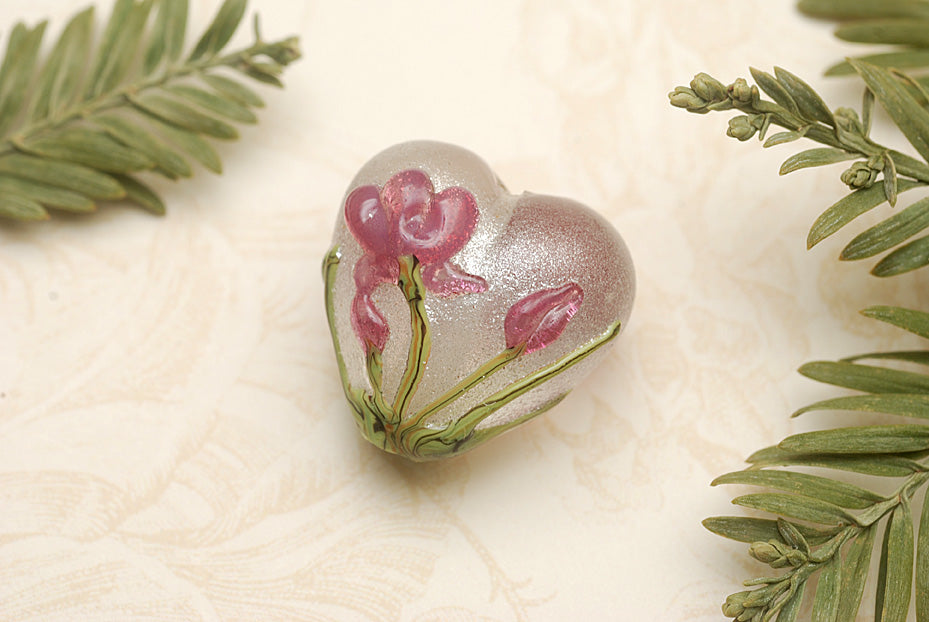 11832005 - Fuchsia Flower Heart