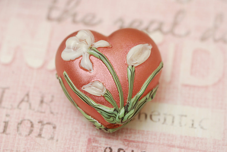11832525 - Ivory Mist Flower on Coral Heart (Large)