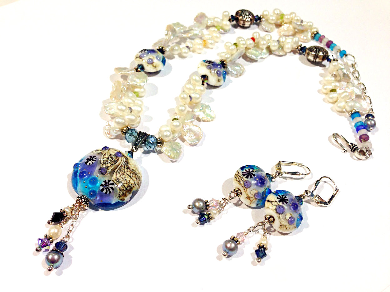 LC - Necklace and Earrings with 11815902 and 10407112 Seashell Beach Lentil Beads