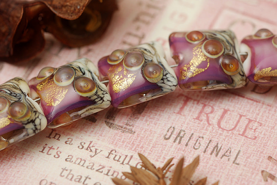 10108904 - Seven Cranberry Treasure Pillow Beads