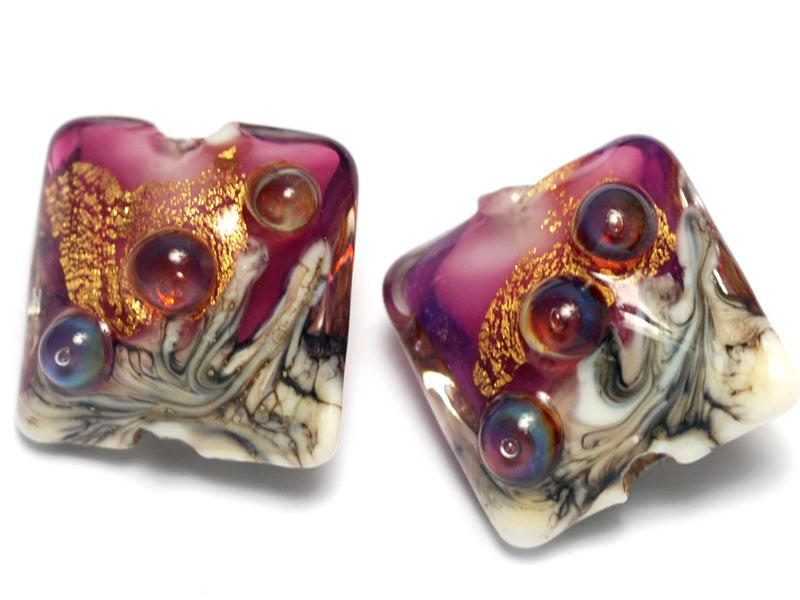 10108904 - Seven Cranberry Treasure Pillow Beads
