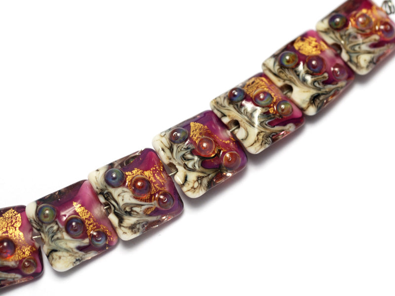 10108904 - Seven Cranberry Treasure Pillow Beads