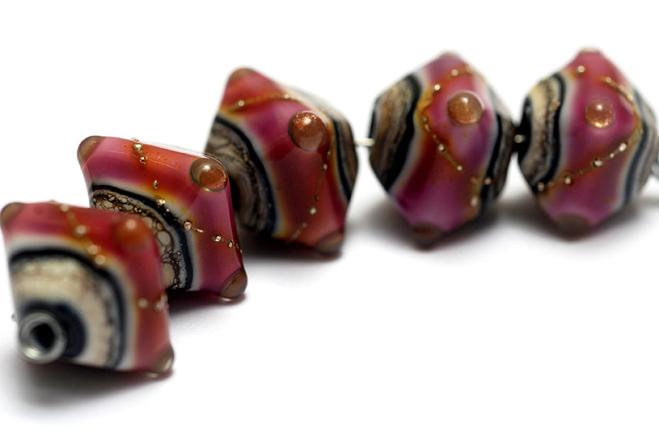 10109507 - Five Pink Petal Ridge Crystal  Shaped Beads