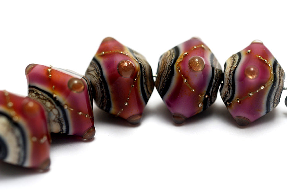 10109507 - Five Pink Petal Ridge Crystal  Shaped Beads