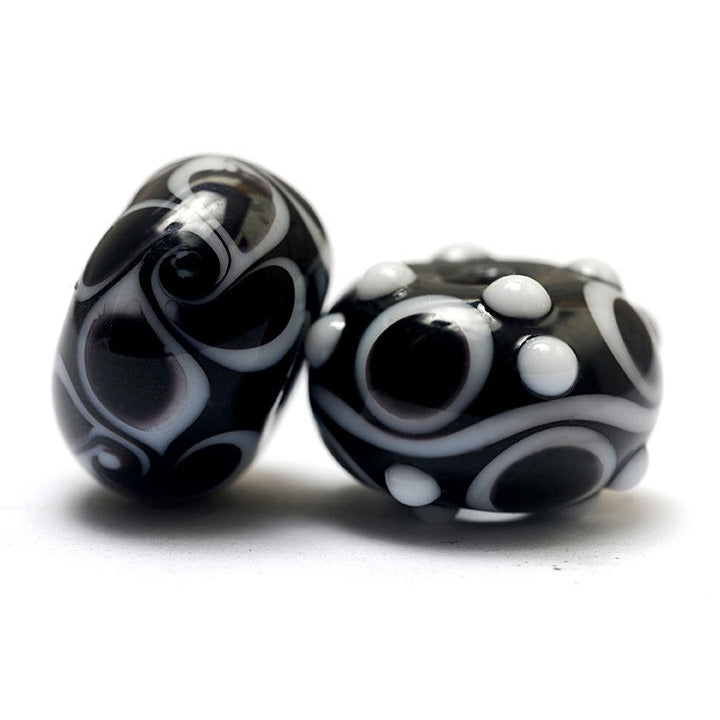 10200801 - Black & White Roundel Venetian Glass Beads