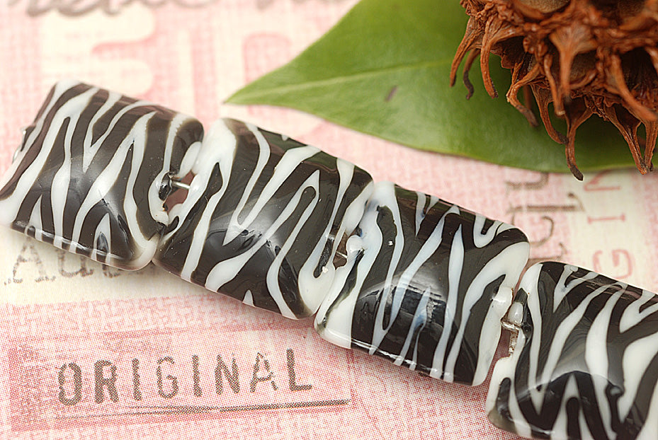 10204414 - Four Zebra Stripes Pillow Beads