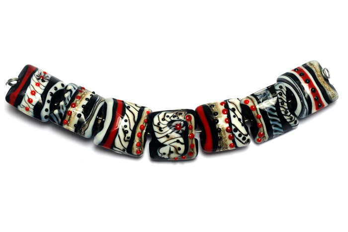 10205304 - Seven Dakota Quilt Pillow Beads