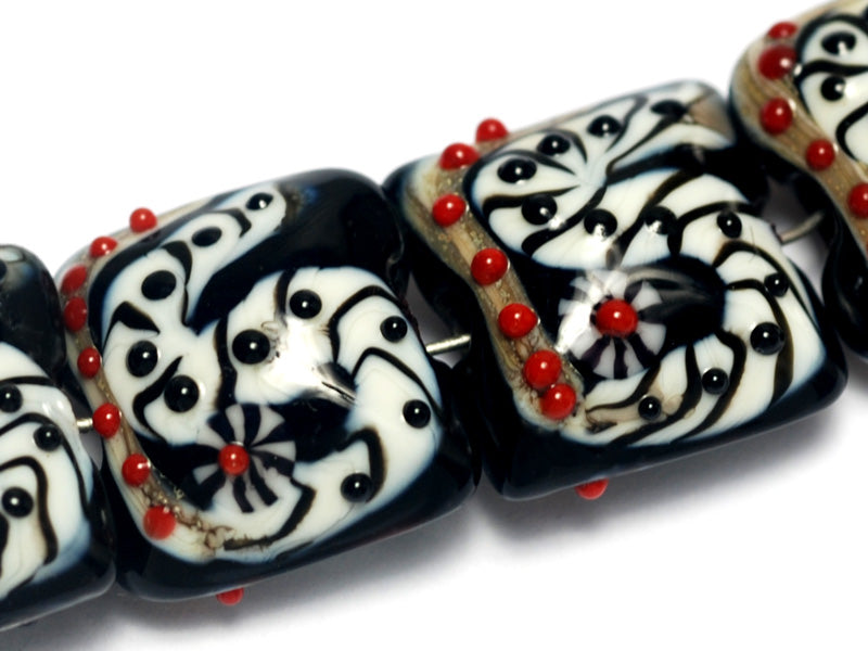10205314 - Four Dakota Quilt Pillow Beads