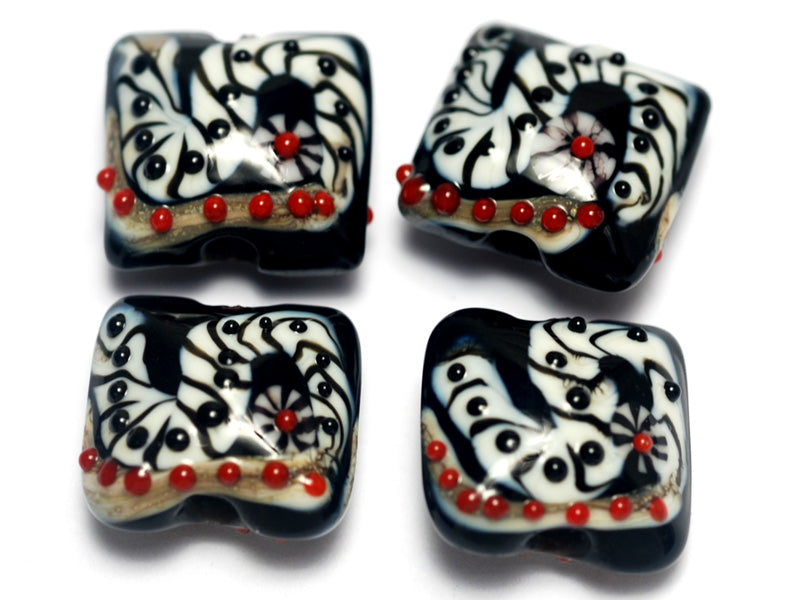 10205314 - Four Dakota Quilt Pillow Beads