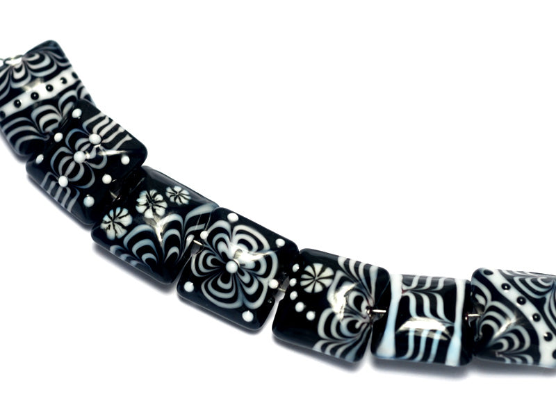 10205404 - Seven Elegant Lady Pillow Beads