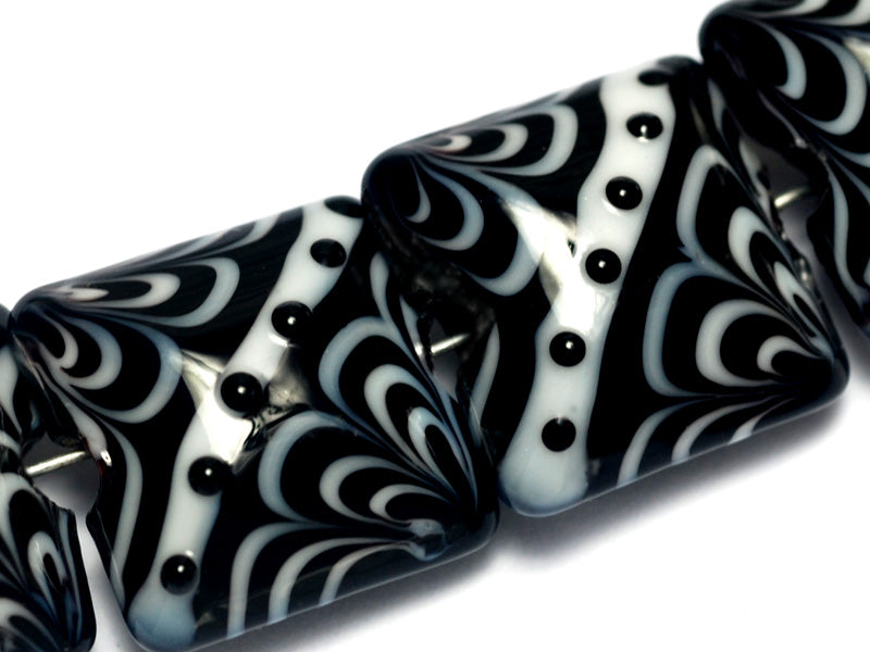 10205414 - Four Elegant Lady Pillow Beads
