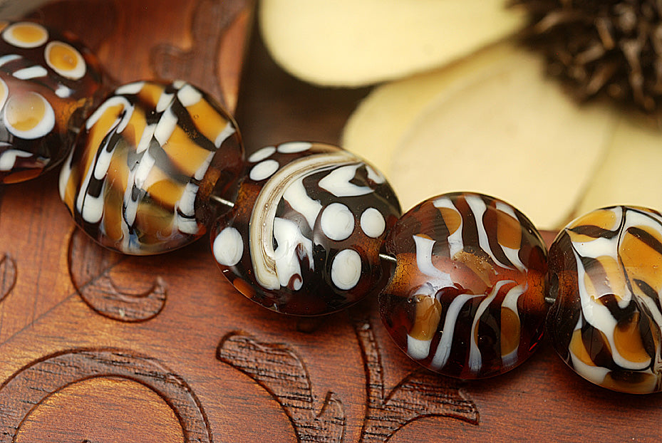 10302602 - Seven Animal Prints Lentil Beads