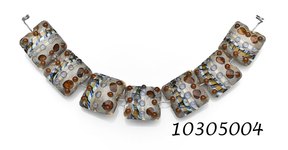 10305004 - Seven Brown Dark w/Ink Blue Dots Pillow Beads