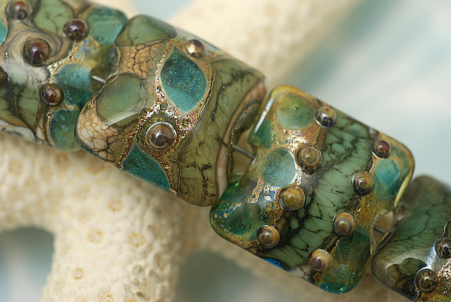 10406704 - Seven Ocean Blue w/Silver Foil Pillow Beads