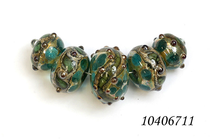 10406711 - Five Graduated Ocean Blue w/Silver Foil Beads