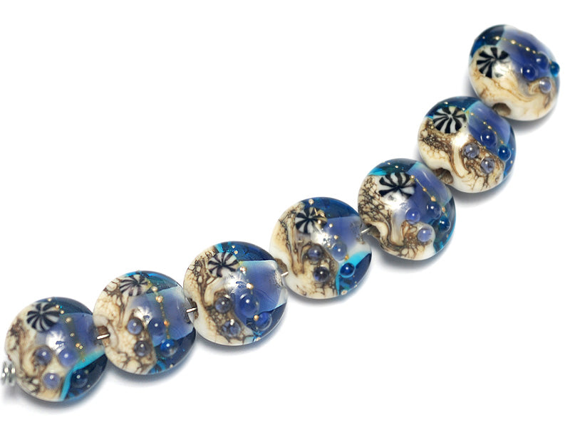 10407102 - Seven Transparent Blue Seashell Lentil Beads