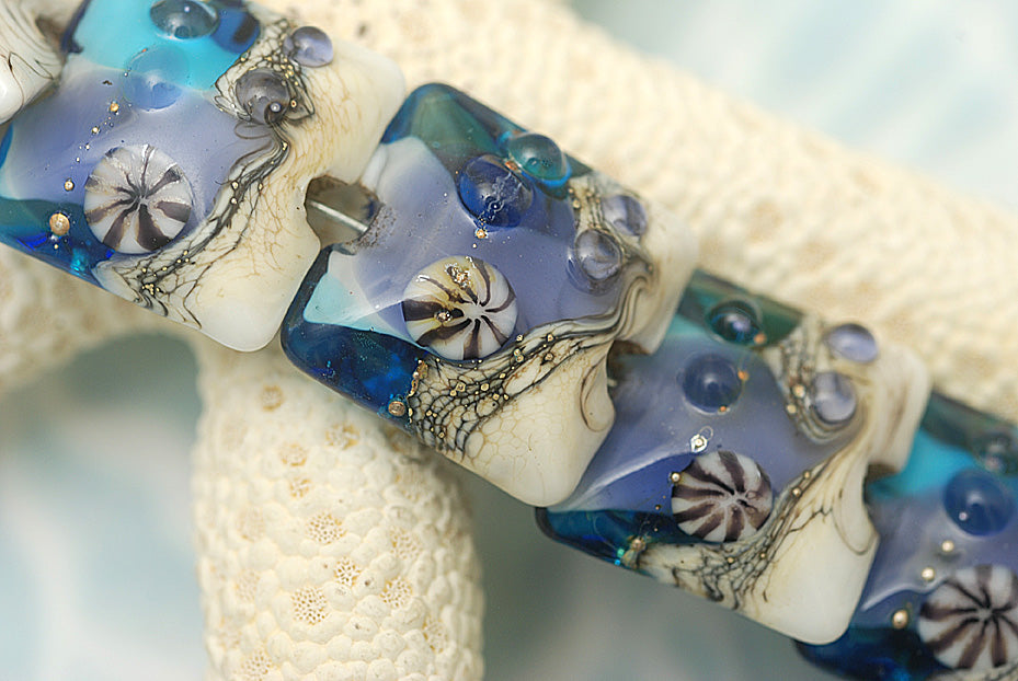 10407104 - Seven Transparent Blue Seashell Pillow Beads