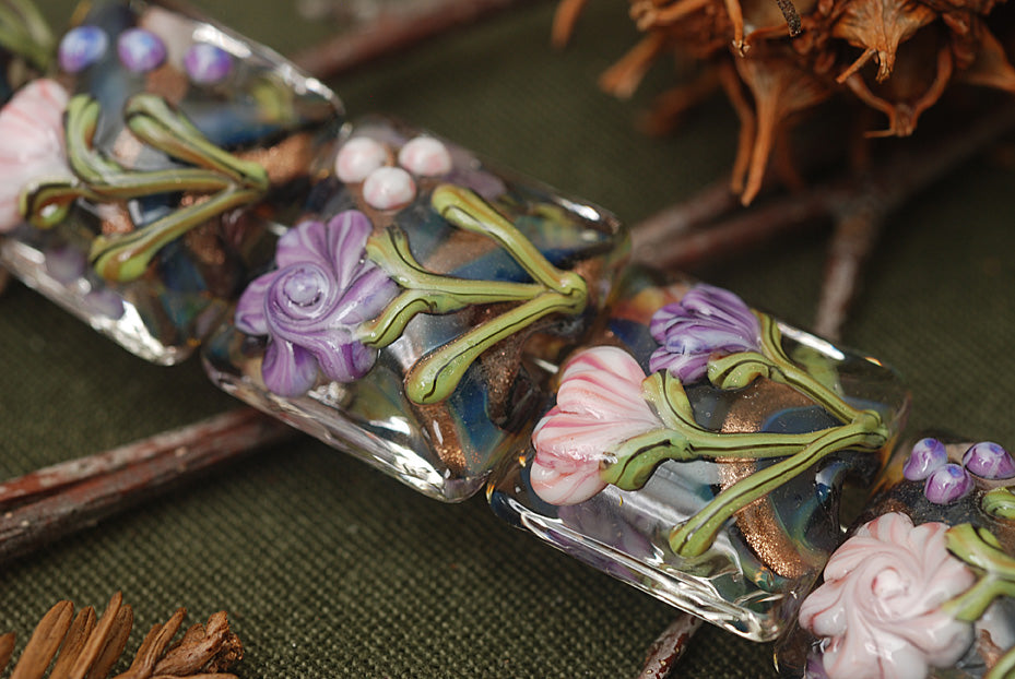 10407404 - Seven Pink & Purple Floral Pillow Beads