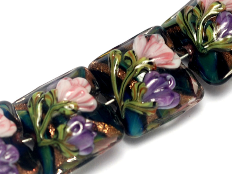 10407414 - Four Hidden Garden Pillow Beads