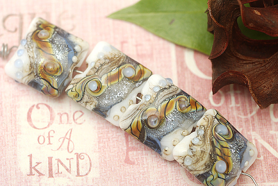 10411014 - Four Sweet Blue Stardust Pillow Beads