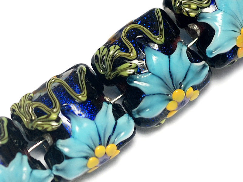 10411214 - Four Azure's Elegance Pillow Beads