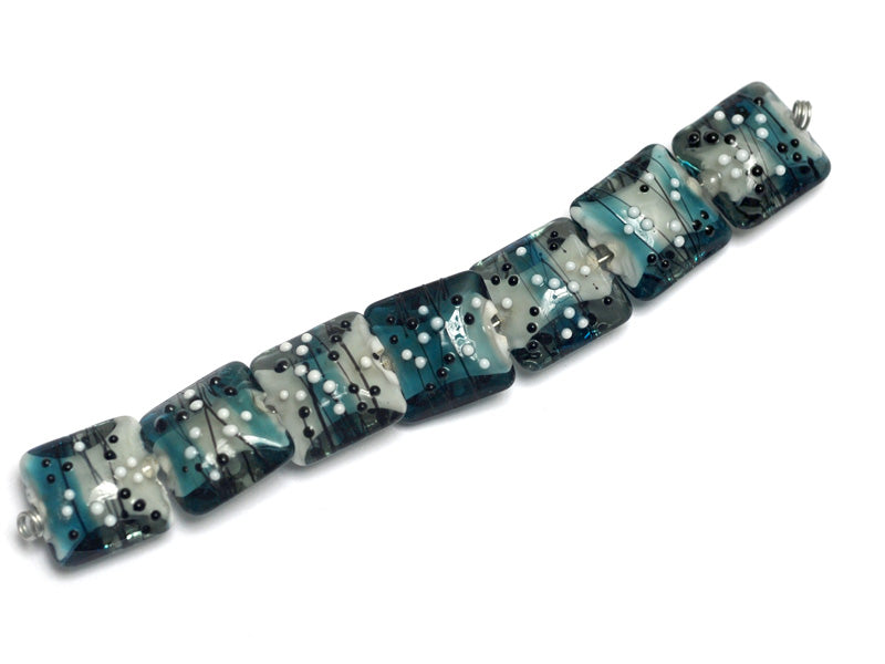 10412504 - Seven Windjammer Party Pillow Beads