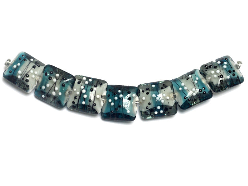 10412504 - Seven Windjammer Party Pillow Beads