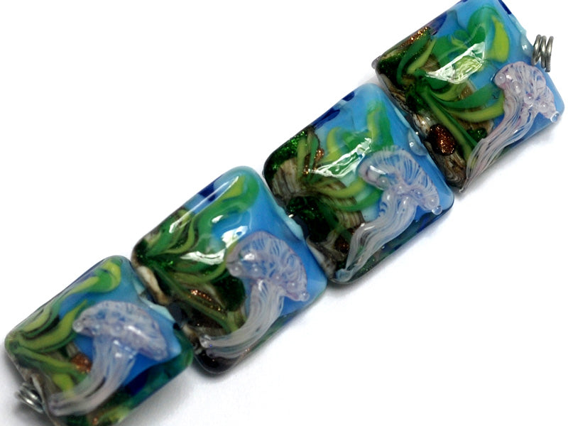 10414314 - Four Sea Jellies Pillow Beads