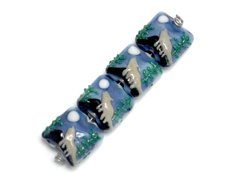 10414514 - Four Howling at the Moon Pillow Beads