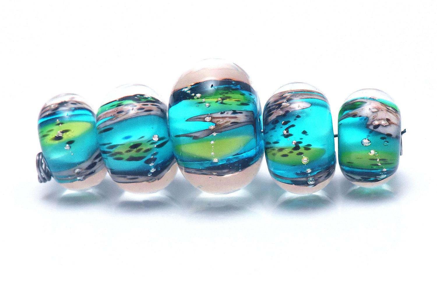 10416411 - Five Graduated Java Moss Pond Rondelle Beads